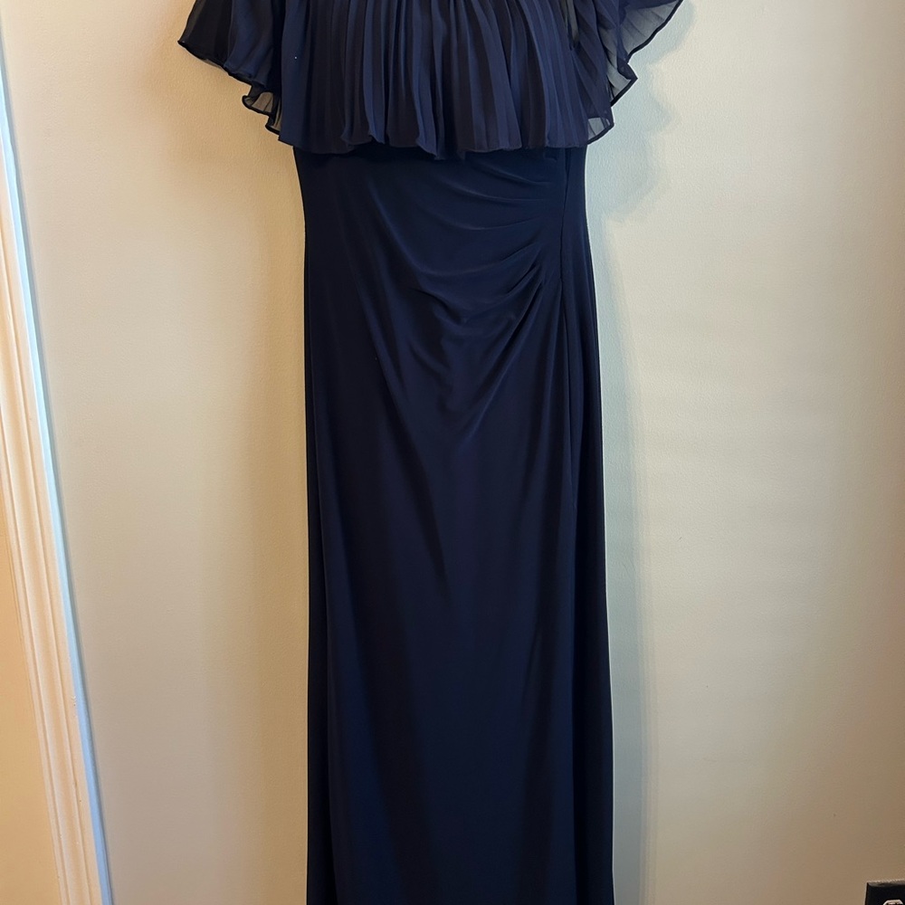 Elegant Navy Blue Evening Gown